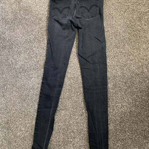 Levi’s - Picture 2 of 3